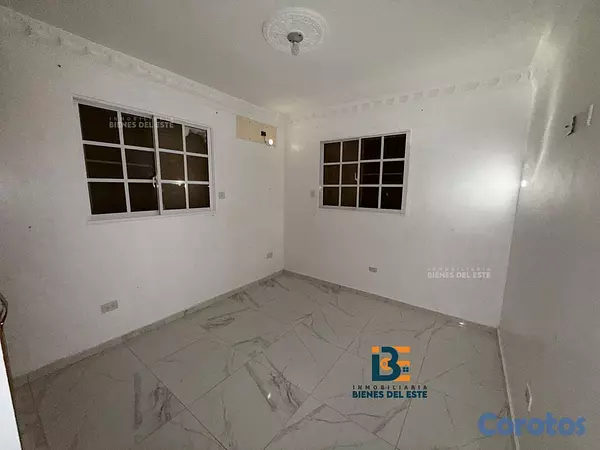 casas - DE VENTA casa de dos niveles con (4) habitaciones  5
