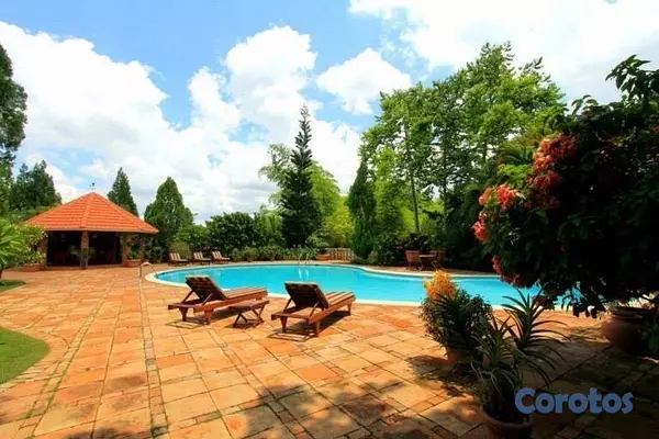 casas - venta de casa en cuesta hermosa con 5,038mts y piscina Distrito Nacional  5
