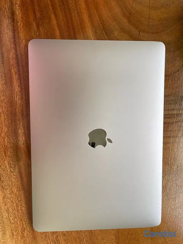 computadoras y laptops - Laptop Apple MacBookPro 13” con accesorios casi to 4