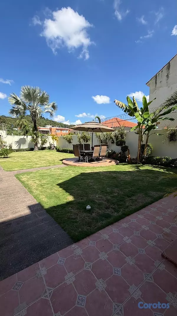 casas -  Oportunidad Única: Amplia Casa en Los Cerros  por US$285,000  5