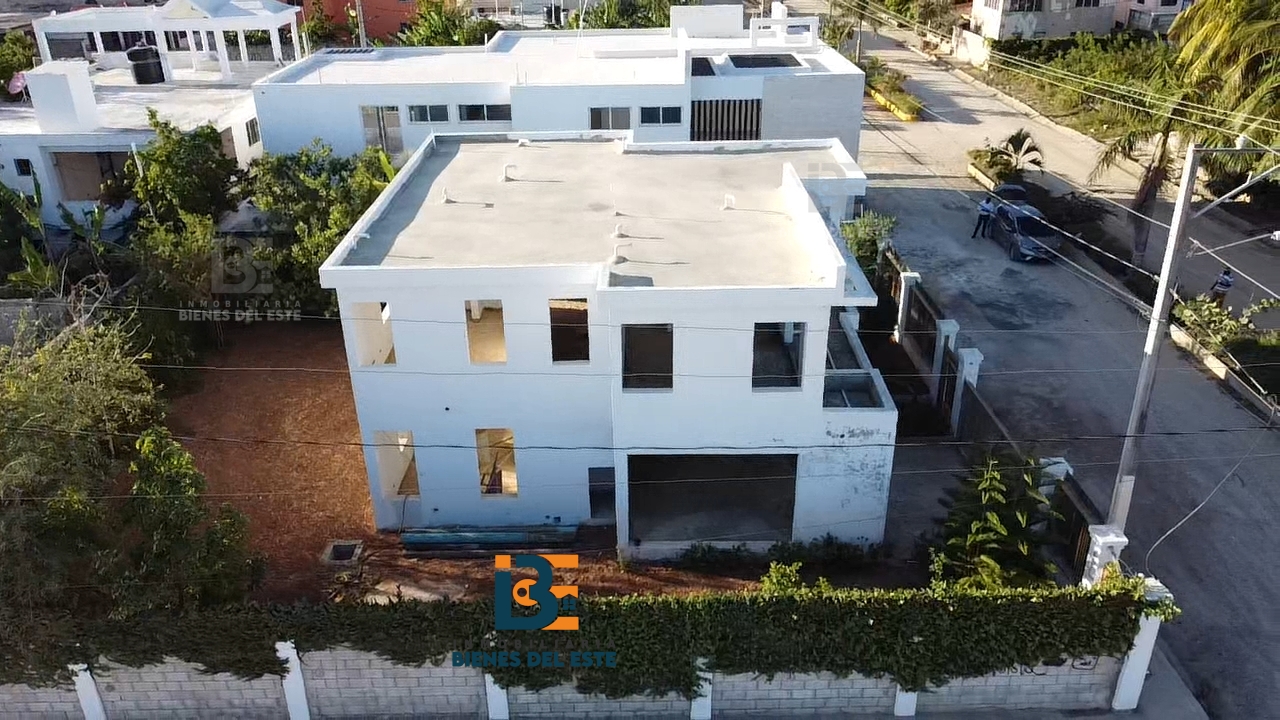 casas - Se venta esta Casa de 2 niveles en construcción.