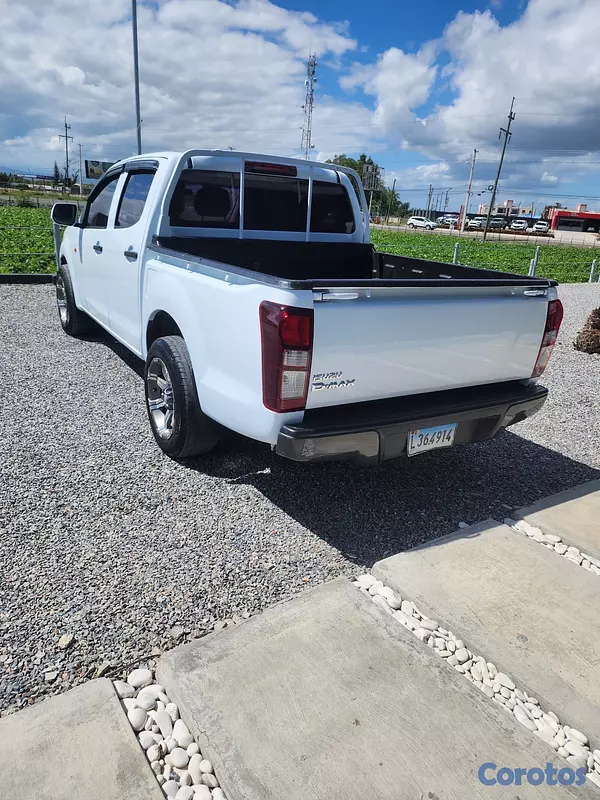 jeepetas y camionetas - 2017 Isuzu DMAX bajita 💎 6
