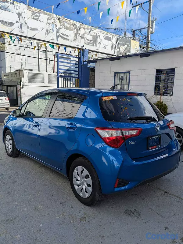 carros - TOYOTA VITZ 4