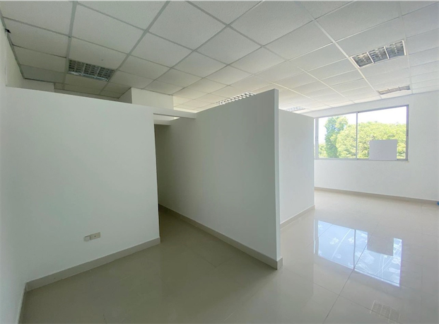 oficinas y locales comerciales - Local en los jardines 5