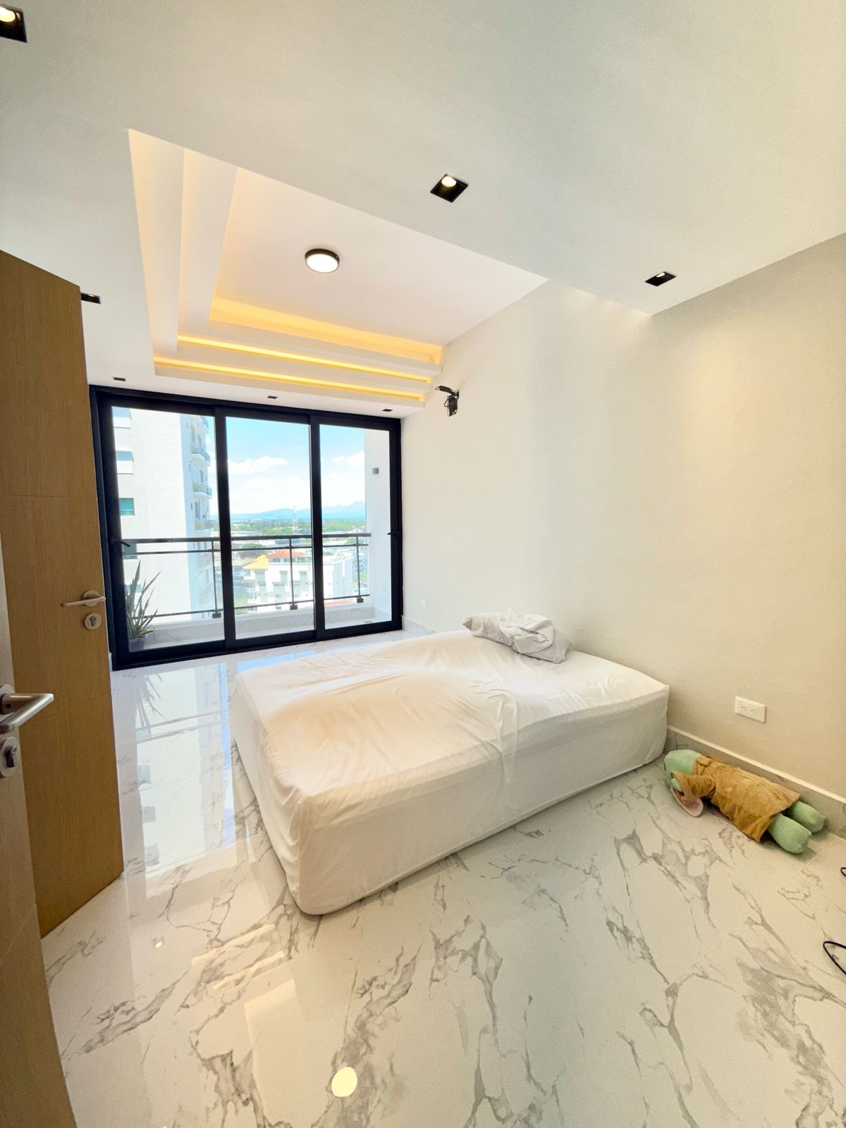 apartamentos - Vendo renacimiento tres hab 3.5 baños dos parqueos 8