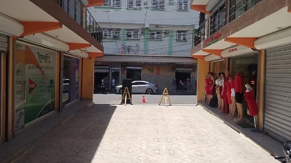 oficinas y locales comerciales - venta de plaza comercial en San Carlos con 22 locales rentados santo Domingo  3