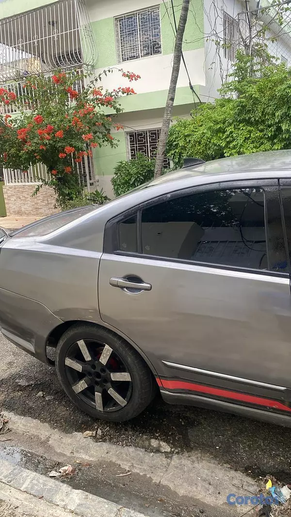 carros - El vehículo de la imagen es un Mitsubishi Galant d 2