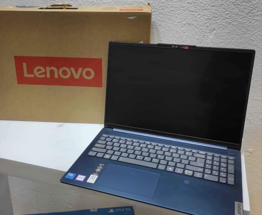 computadoras y laptops - Lenovo IdeaPad Slim 5 16" WUXGA Touch, Intel 7 Ultra, 16GB RAM, 1TB SSD, Nueva 1