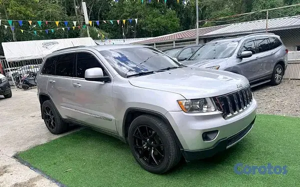 jeepetas y camionetas - Jeep Gran Cherokee Laredo 3