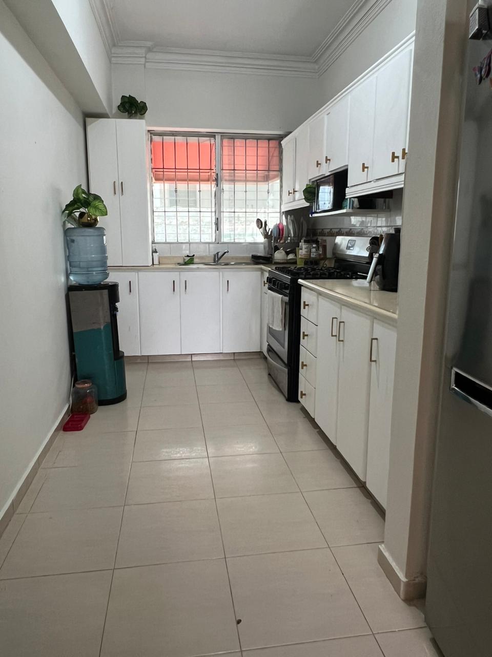 apartamentos - VENDO 2do Piso En Evaristo Morales con 3 Parqueos 3
