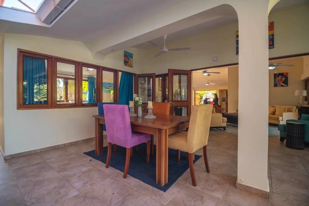 casas vacacionales y villas - Villa Balinesa con Piscina Privada en un Entorno Tropical 6