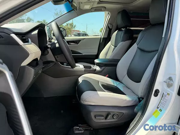 jeepetas y camionetas - Toyota RAV4 XLE 2021 7