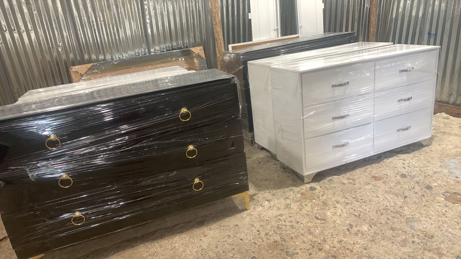 muebles y colchones - ✨Cajonera moderno en color negro con argollas doradas ✨ 2