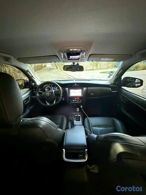 jeepetas y camionetas - Toyota fortuner 2022 8