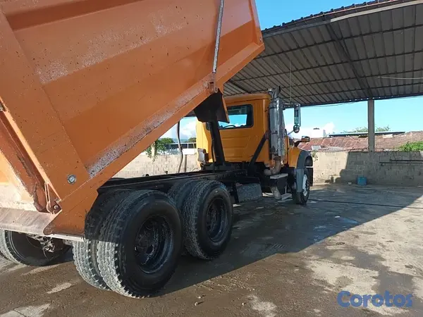 camiones y vehiculos pesados - Vendo camión Mack en óptimas condiciones.  2