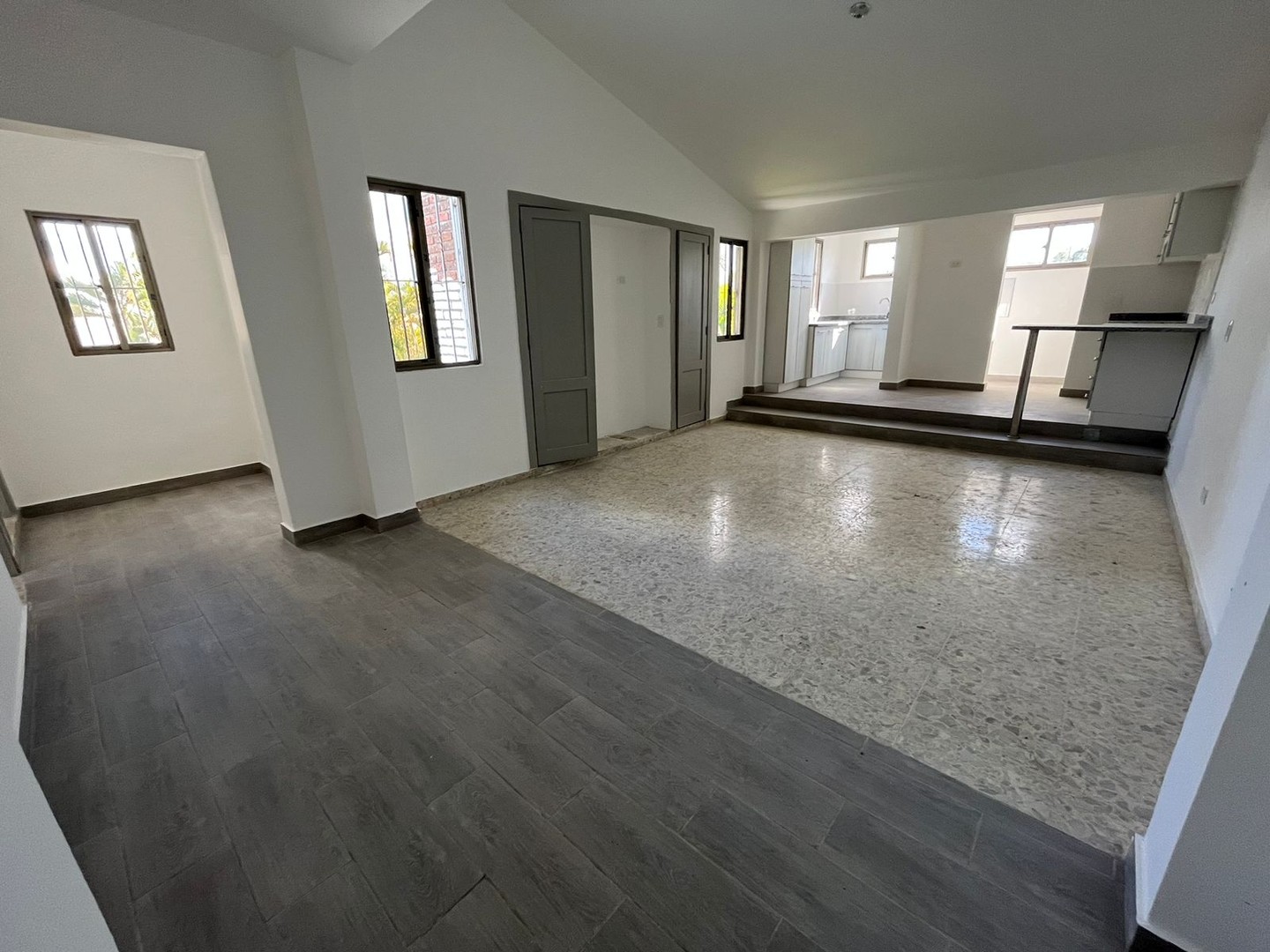 apartamentos - ALQUILO apartamento 2do piso, 2 hab. en Lomas de Arroyo Hondo, CÓDIGO: PD176 5