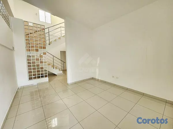 oficinas y locales comerciales - EDIFICIO COMERCIAL LOS JARDINES METROPOLITANOS STG 5