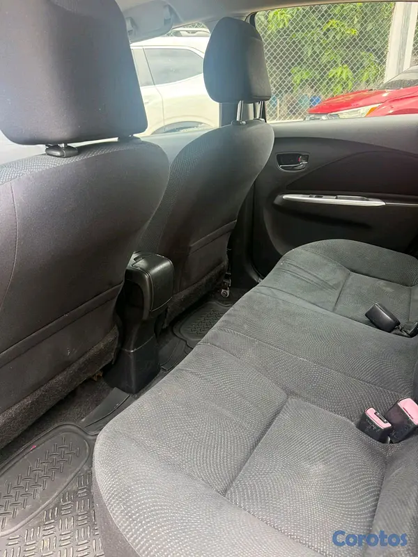 carros - Toyota yaris 2011 7