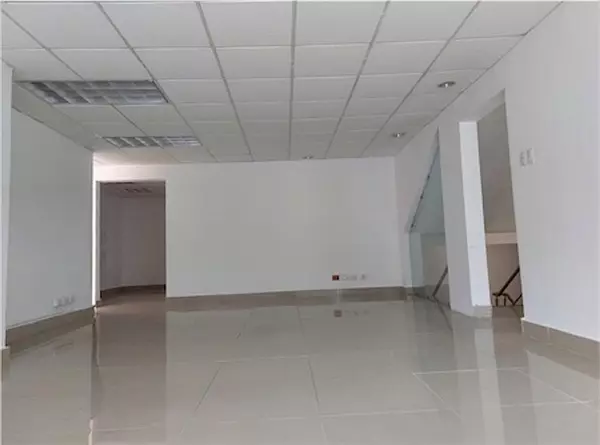 oficinas y locales comerciales - Local amplio de 300 metros 7