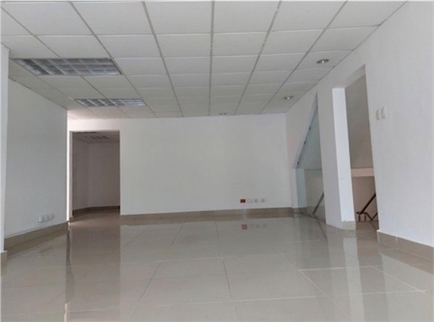 oficinas y locales comerciales - Local amplio de 300 metros 6