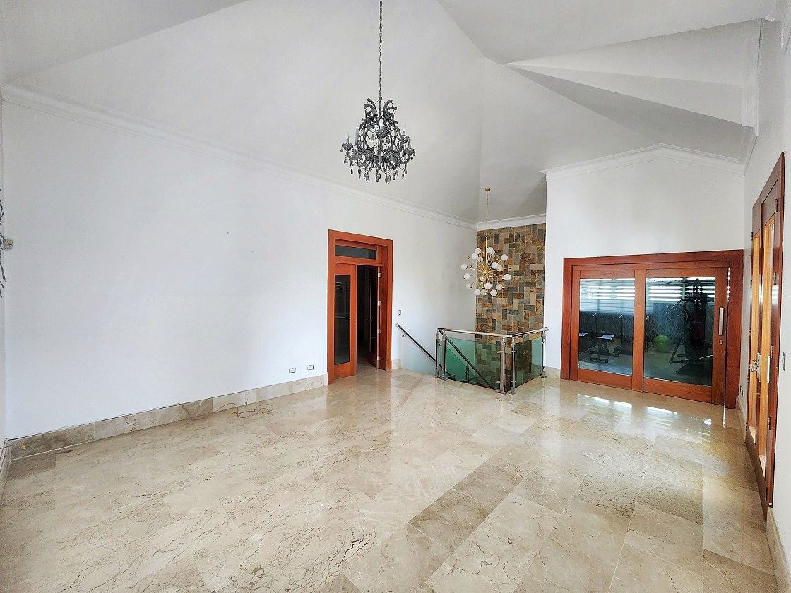 casas - Casa en alquiler en Villa María, Santiago, cerca de todo 7