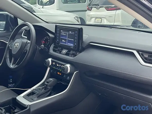 jeepetas y camionetas - TOYOTA RAV4 XLE 2021 4