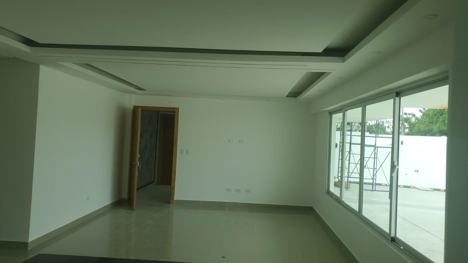 apartamentos - Primer Piso, terminado, grande y con patio, de lujo, Autopista de San Isidro 6