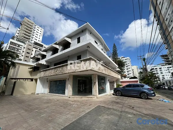 oficinas y locales comerciales - Local comercial de 340mt2 en alquiler en Naco 6