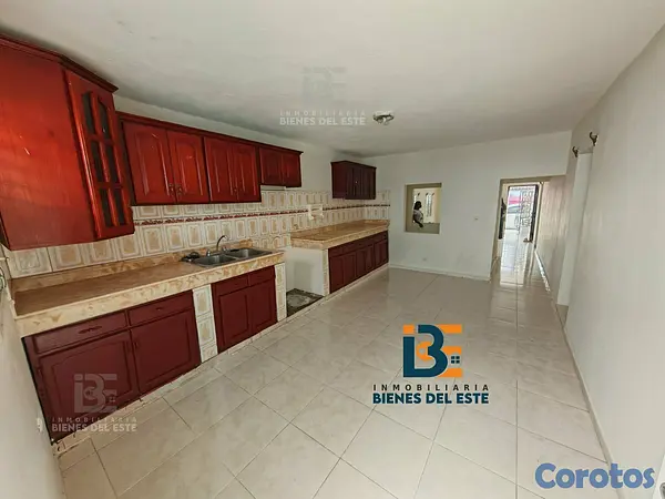 casas - Se Vende Casa de Tres Habitaciones en el Juan Pabl 4