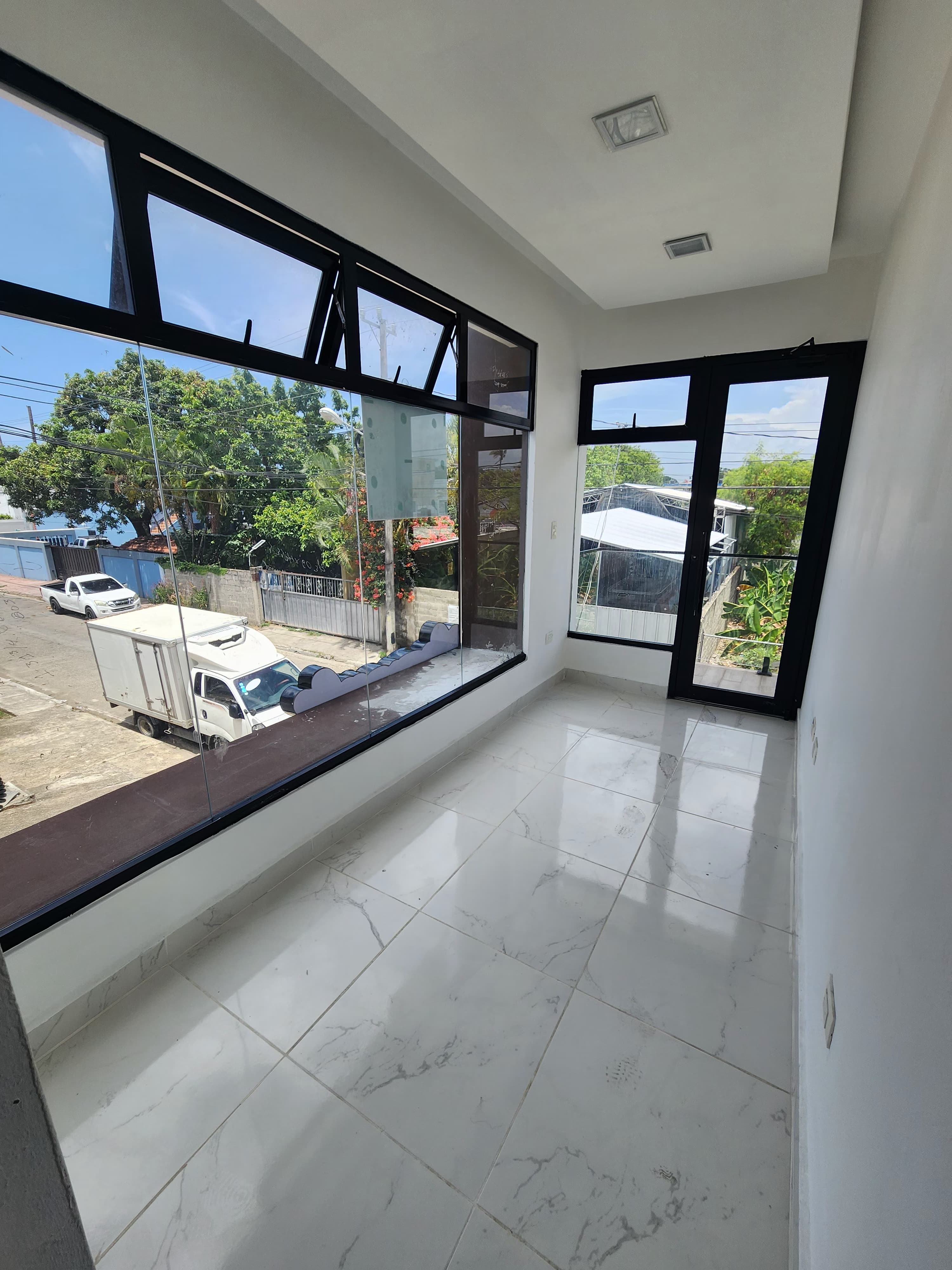 oficinas y locales comerciales - 🏢 Local Comercial en Segundo Nivel –  2