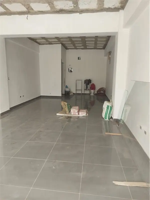oficinas y locales comerciales - Local céntrico en los prados 4