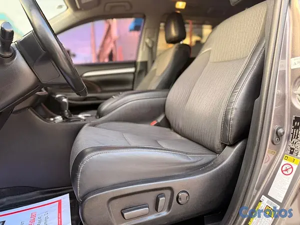 jeepetas y camionetas - Toyota Highlander LE Plus 2019 6