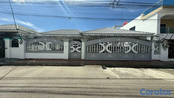 casas - CASA EN VENTA EN LOS PRADOS, SANTIAGO. 1