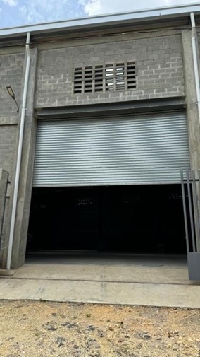 oficinas y locales comerciales - Alquiló nave en engombe 3 oficinas baño en oficina 3