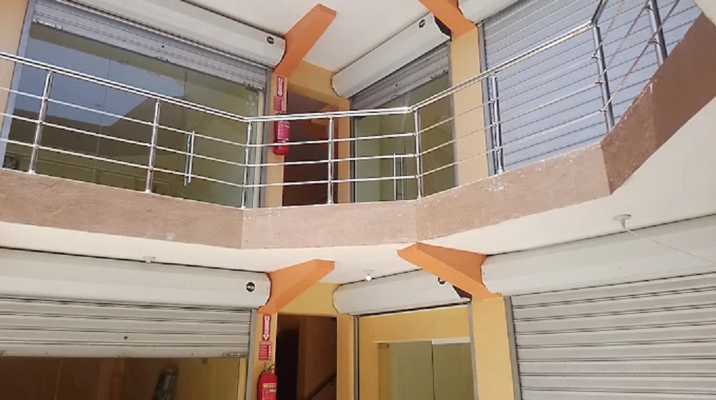 oficinas y locales comerciales - venta de plaza comercial en San Carlos con 22 locales rentados santo Domingo  5