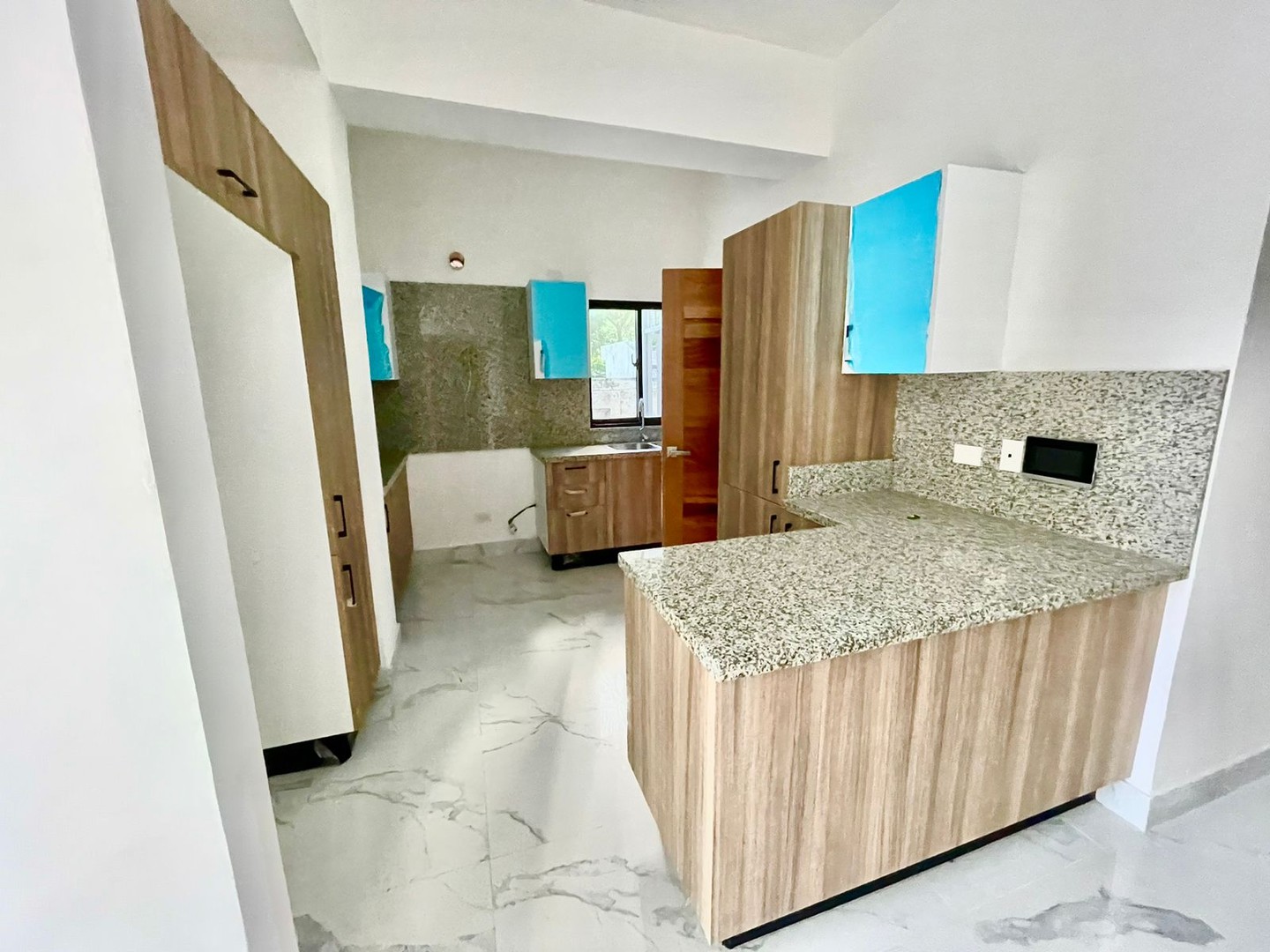 apartamentos - Vendo Moderna con terraza para estrenar en Torre en los Cacicazgos.  2