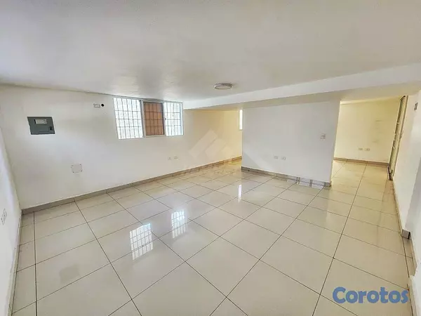 oficinas y locales comerciales - EDIFICIO COMERCIAL LOS JARDINES METROPOLITANOS STG 6