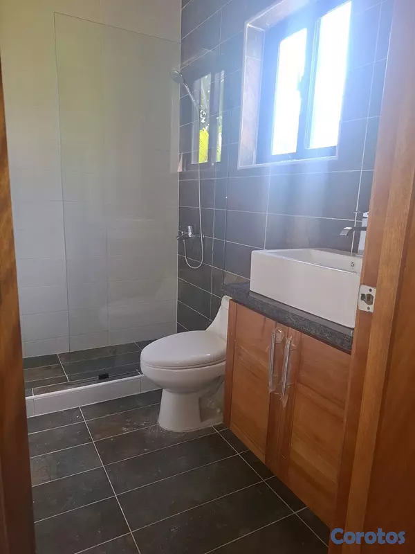 casas - Moderna casa 🏡 a 4 minutos de playa dorada Con buenos espacios  5