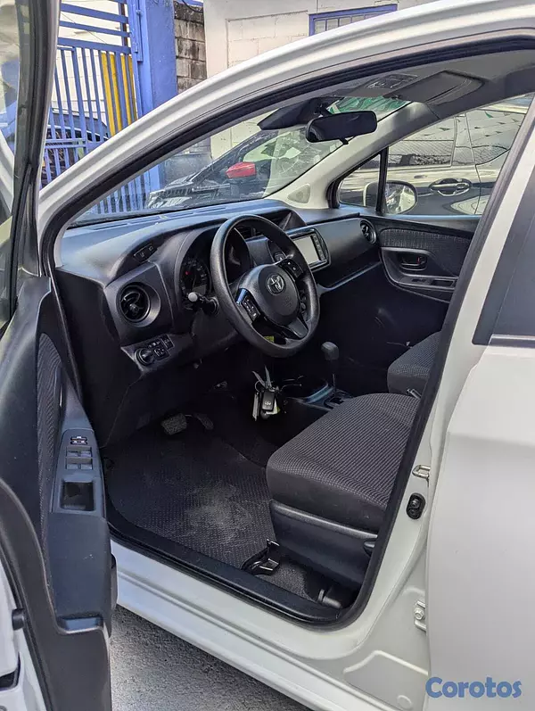 carros - TOYOTA VITZ 2020 3