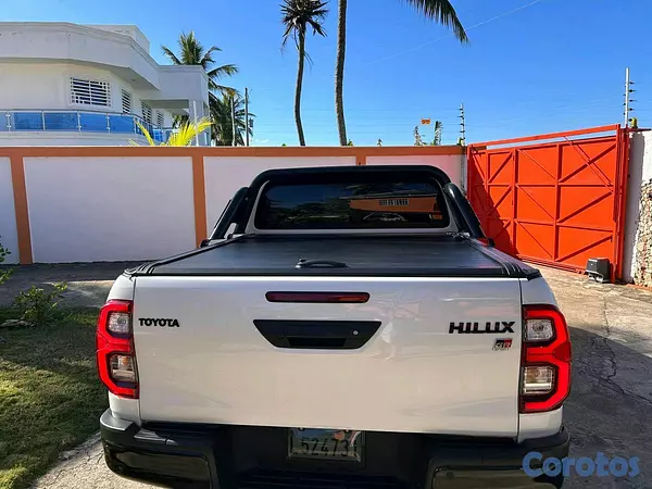 jeepetas y camionetas - Toyota hilux 2025 10