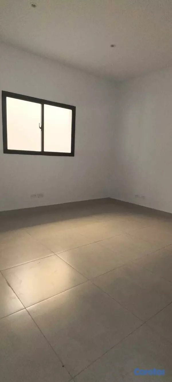 oficinas y locales comerciales - Local en primer nivel en La Julia 103m2 con Terraz 8