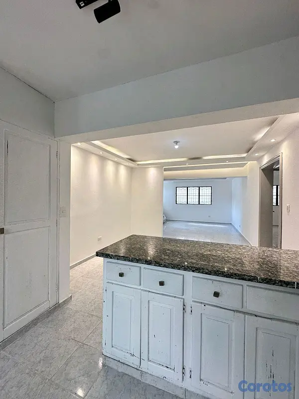apartamentos - Amplio y ventilado | 104 m2 | 1er piso | próximo a la av. Caonabo con 27  2