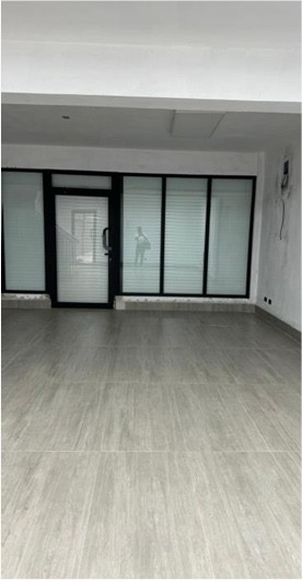 oficinas y locales comerciales - Alquiló nave en engombe 3 oficinas baño en oficina 7