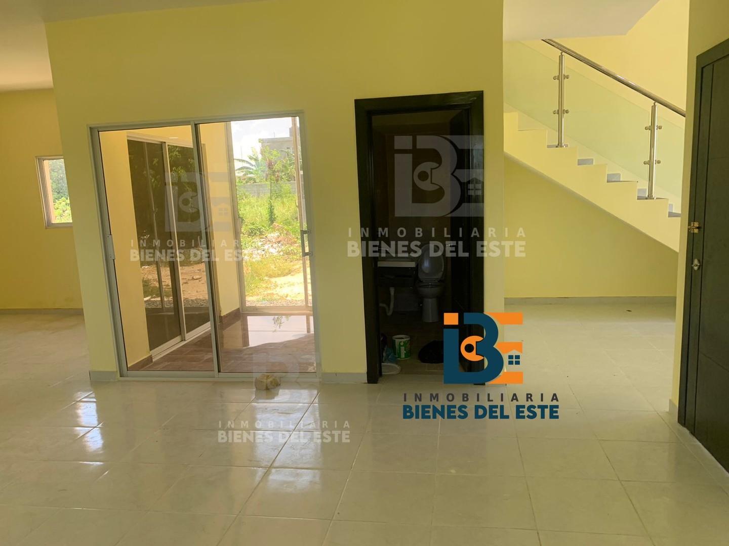 casas - Se Vende Esta Hermosa y Nueva Casa + Solar de Esquina en Residencial Naime  2