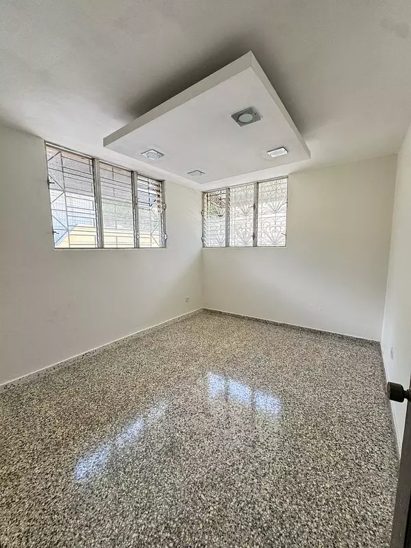 oficinas y locales comerciales - Local Comercial en Alquiler Mirador Norte 10