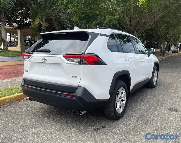jeepetas y camionetas - Toyota RAV4 XLE 2021 
 4