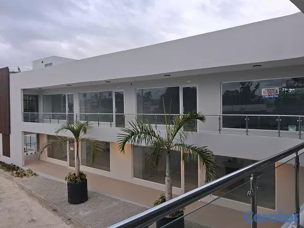 oficinas y locales comerciales - Rento local en comercial nuevo,  en plaza 3