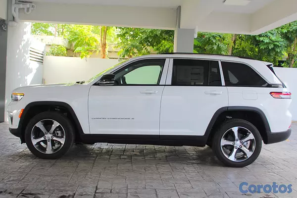 jeepetas y camionetas - Jeep Grand Cherokee Limited 4x4 2025 9