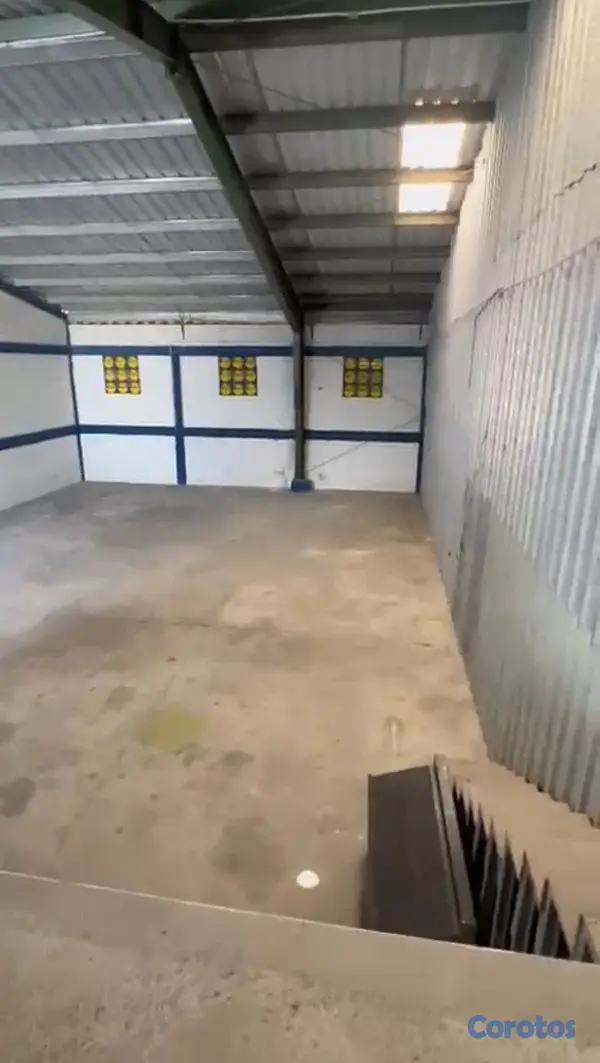 oficinas y locales comerciales - Nave Industrial de 240 m² - Bavaro 4
