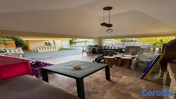 casas - Venta de hermosa con 1000mt  de solar en Zona Oriental 7
